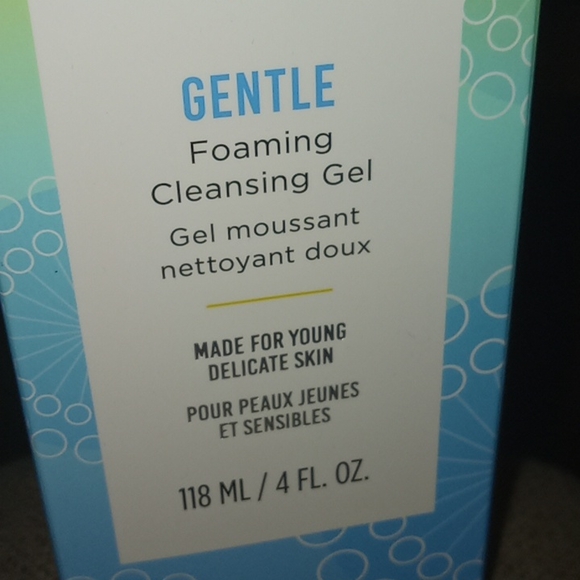 Gentle foaming cleansing gel - Picture 3 of 6